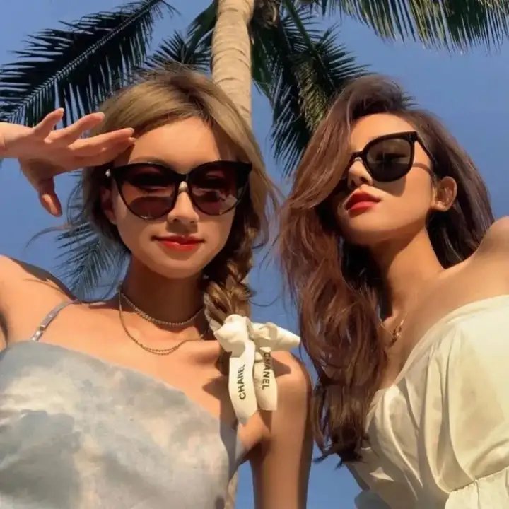 金蛇贺岁之合家团